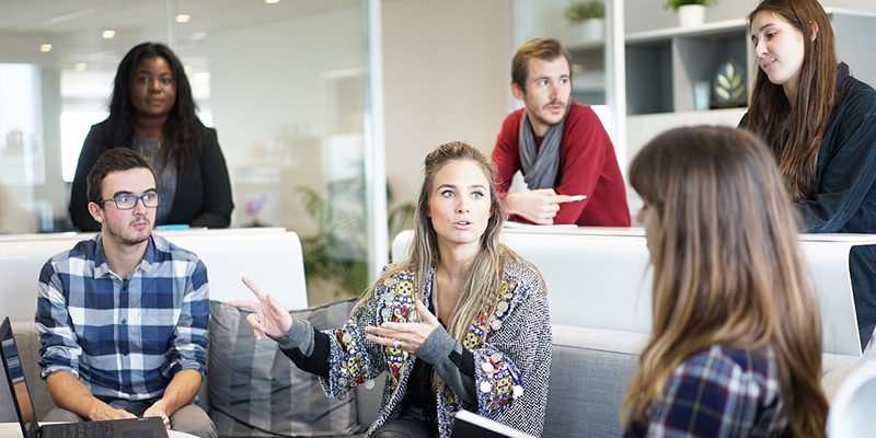 workplace-gruppe-diskussion